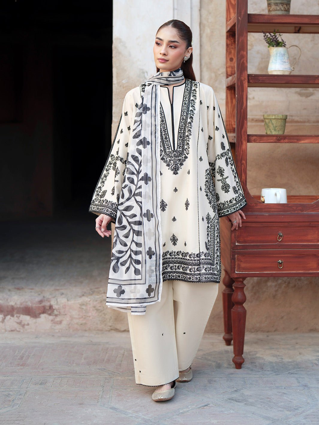 Deyar – Rumi Luxury Unstitched Embroidered Lawn 3 Piece Suit – Sitara – Summer Collection