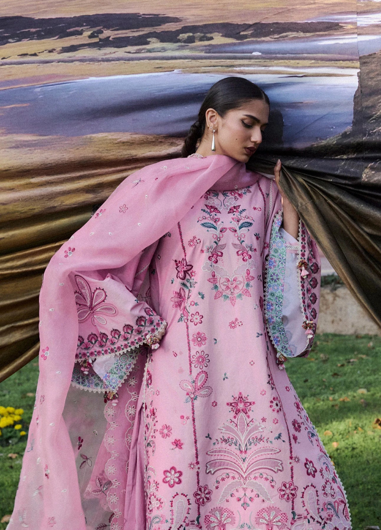 Zan by Hussain Rehar Unstitched Embroidered Lawn 3 Piece Suit HR26UZF Elfa D-112 – Festive Collection