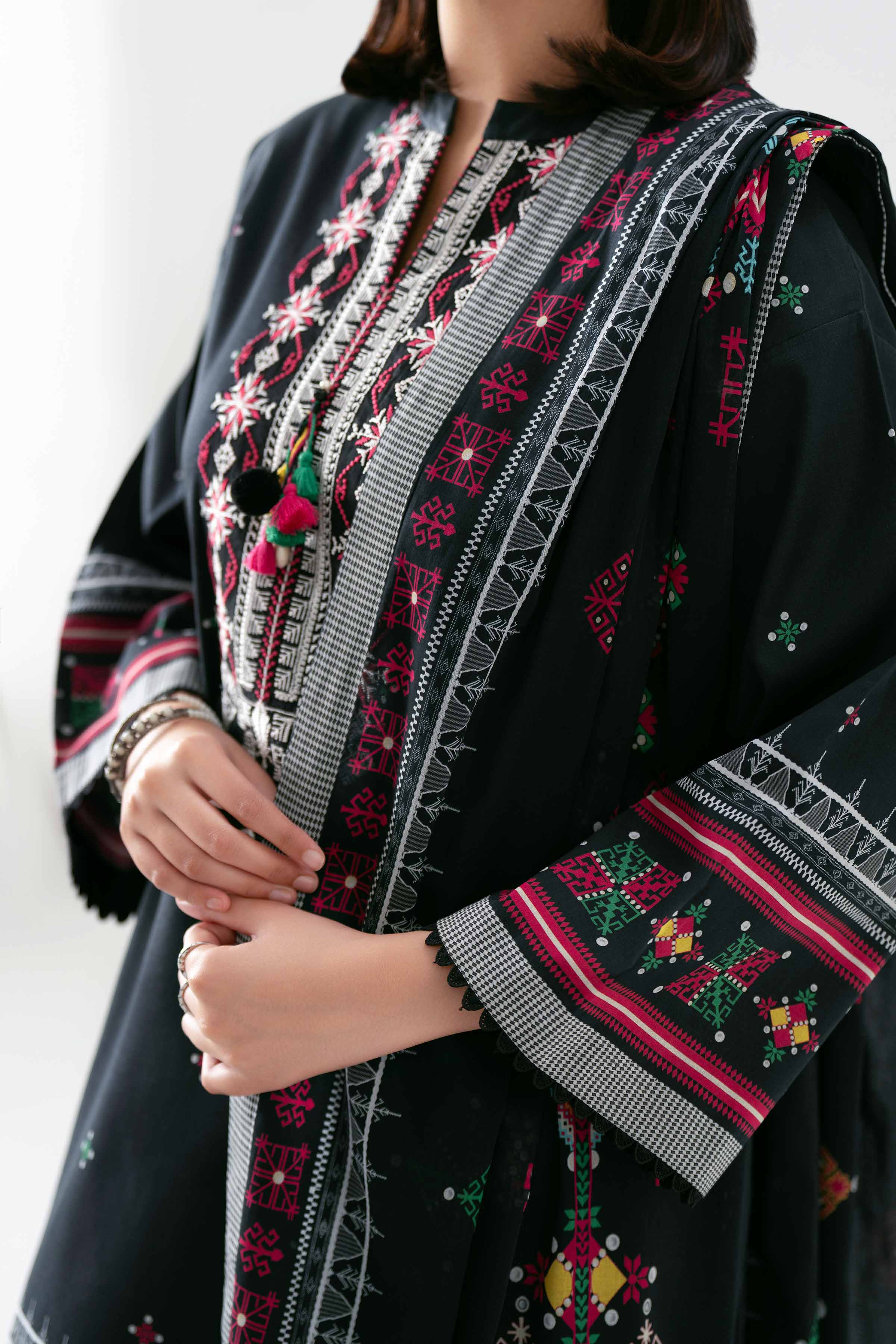 Nishat Unstitched Embroidered Lawn 3 Piece Suit – NL26-42601110 – Summer Collection