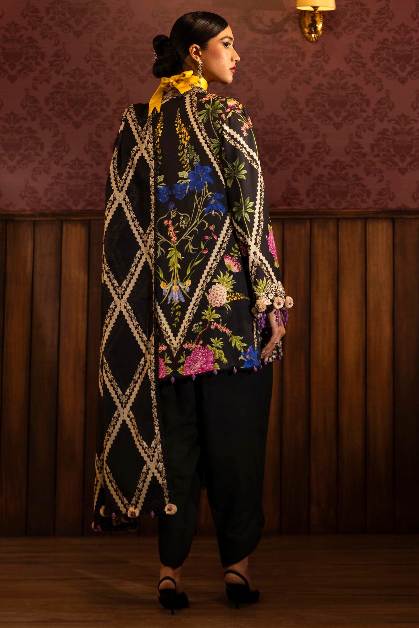Sana Safinaz Embroidered Linen Suits Unstitched 3 Piece M243-017B-3CQ – Luxury Winter Collection