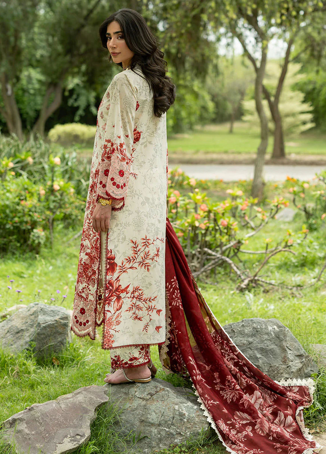 Zainab Chottani Unstitched Embroidered Lawn 3 Piece Suit ZC26ULE Laine 16 – Eid Collection
