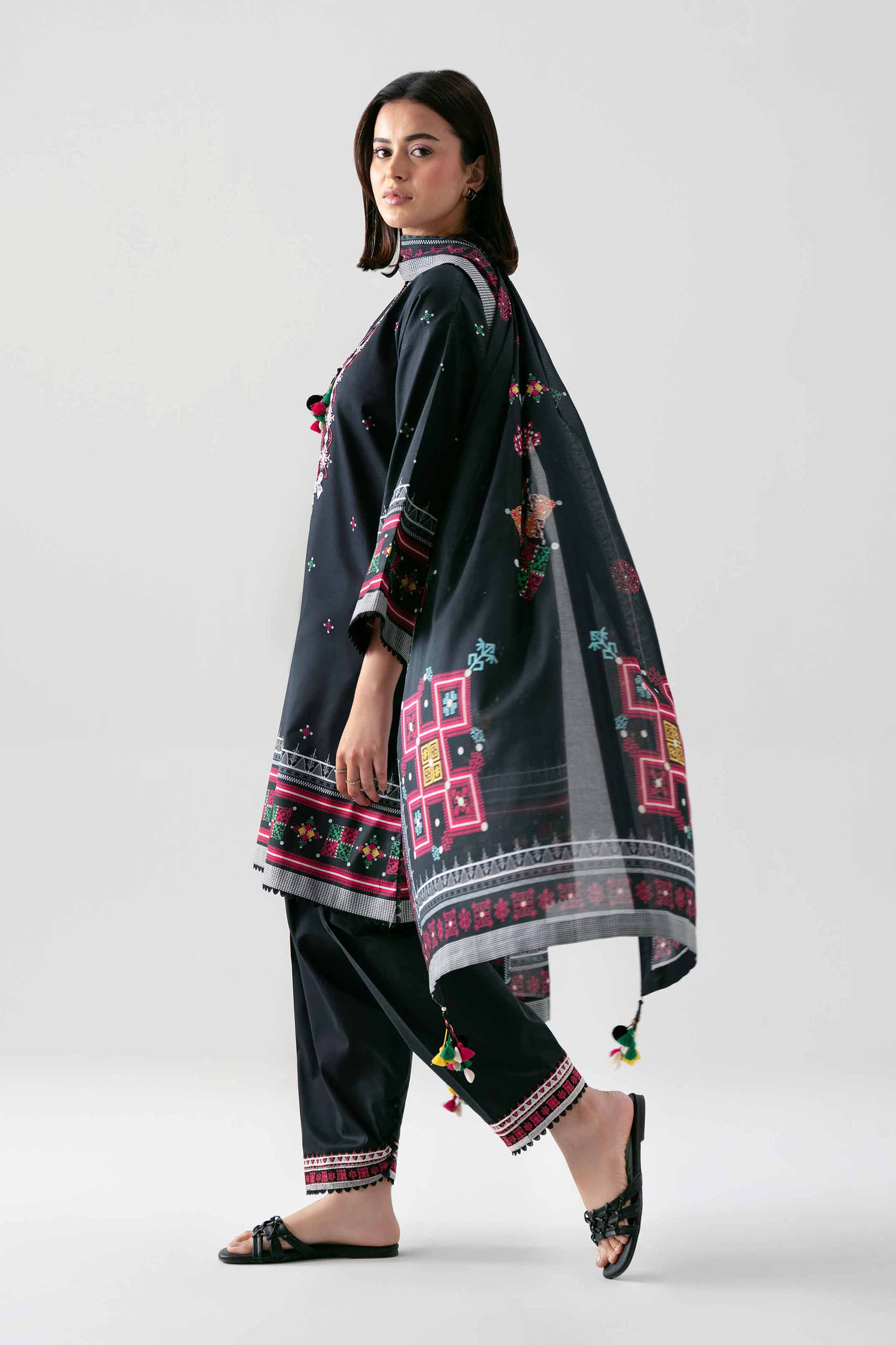 Nishat Unstitched Embroidered Lawn 3 Piece Suit – NL26-42601110 – Summer Collection