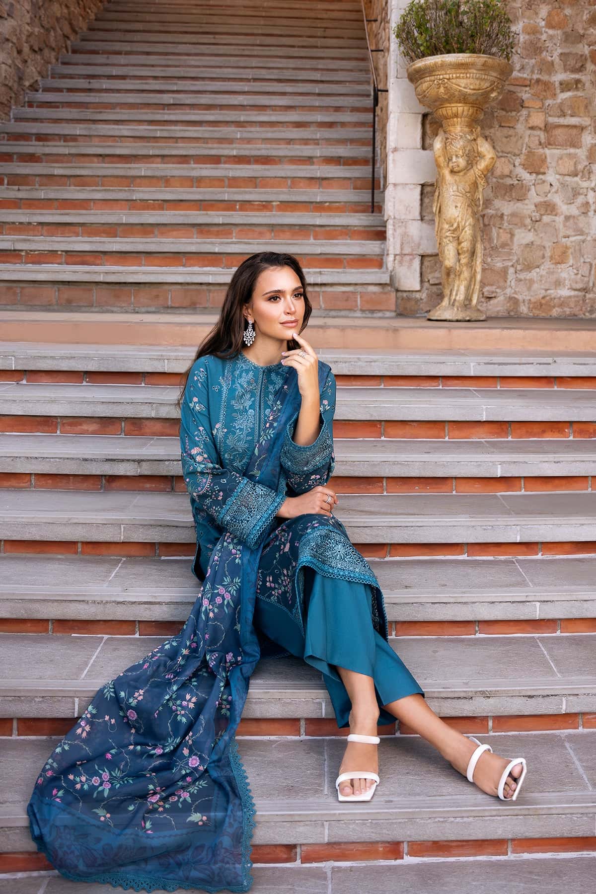 Afrozeh Embroidered Lawn Suit Unstitched 3 Piece AF25DH D-05 Rosheen B – Summer Collection