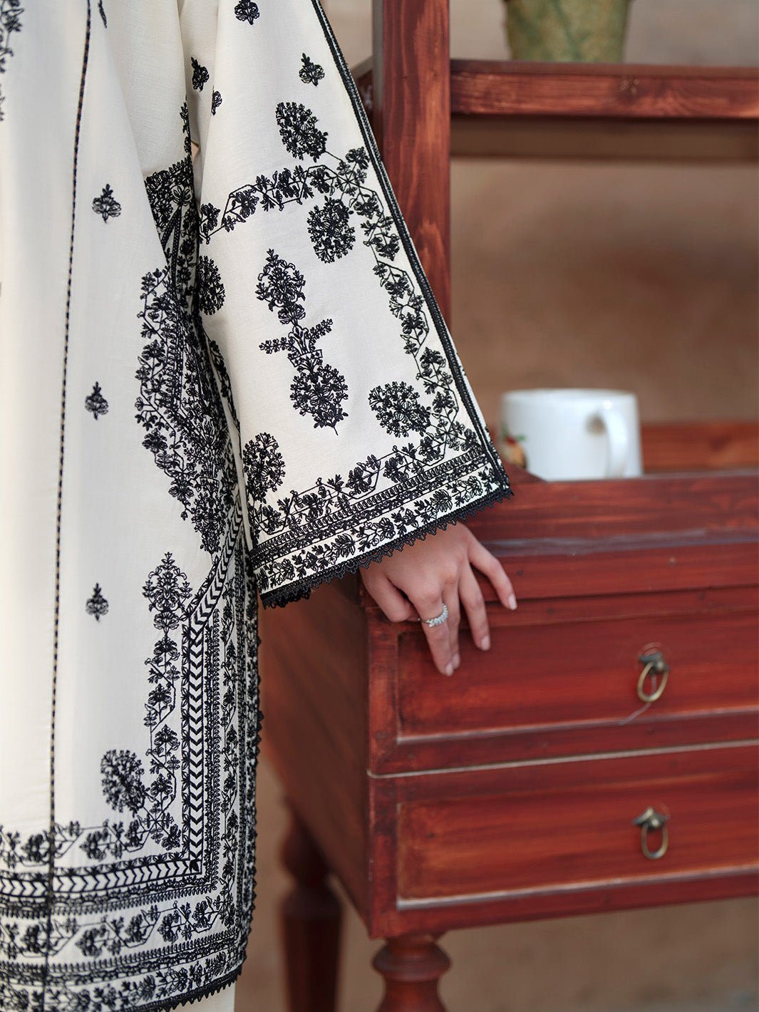 Deyar – Rumi Luxury Unstitched Embroidered Lawn 3 Piece Suit – Sitara – Summer Collection
