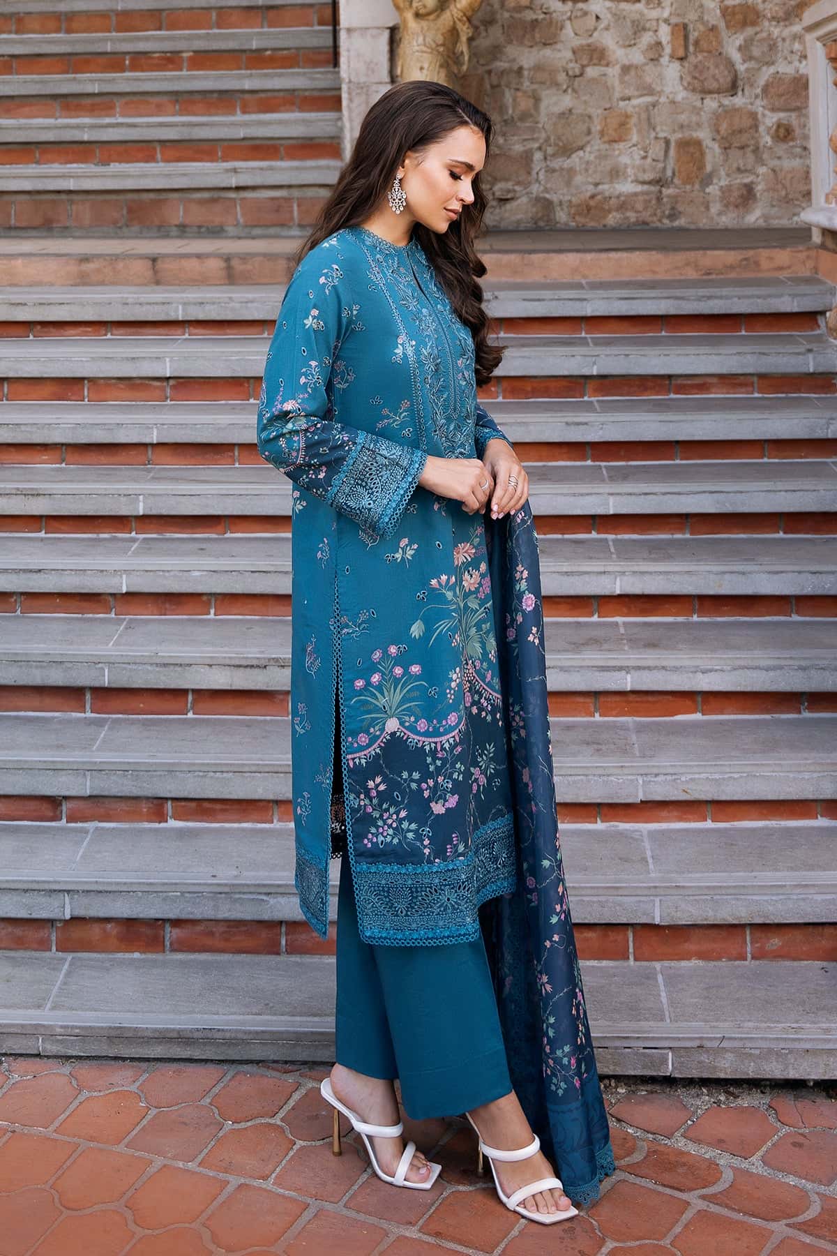 Afrozeh Embroidered Lawn Suit Unstitched 3 Piece AF25DH D-05 Rosheen B – Summer Collection