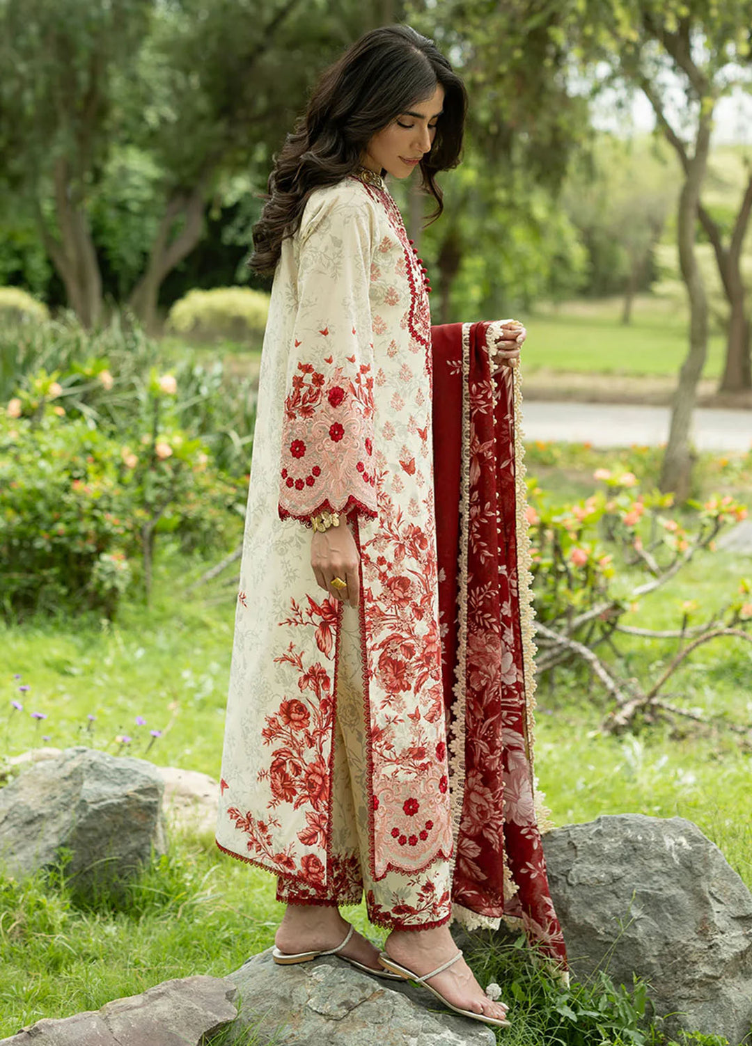 Zainab Chottani Unstitched Embroidered Lawn 3 Piece Suit ZC26ULE Laine 16 – Eid Collection