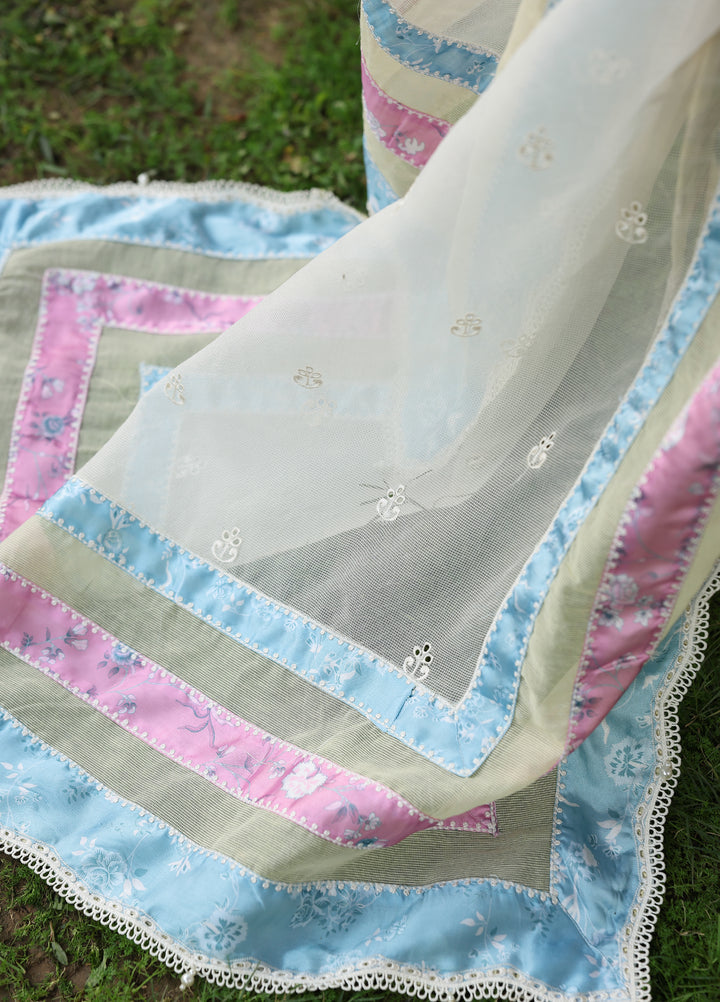Tales of Petals by Sardinia Unstitched Embroidered Luxury Lawn 3 Pcs Suit SRD26UTP D-3 Daisy Dream – Festive
