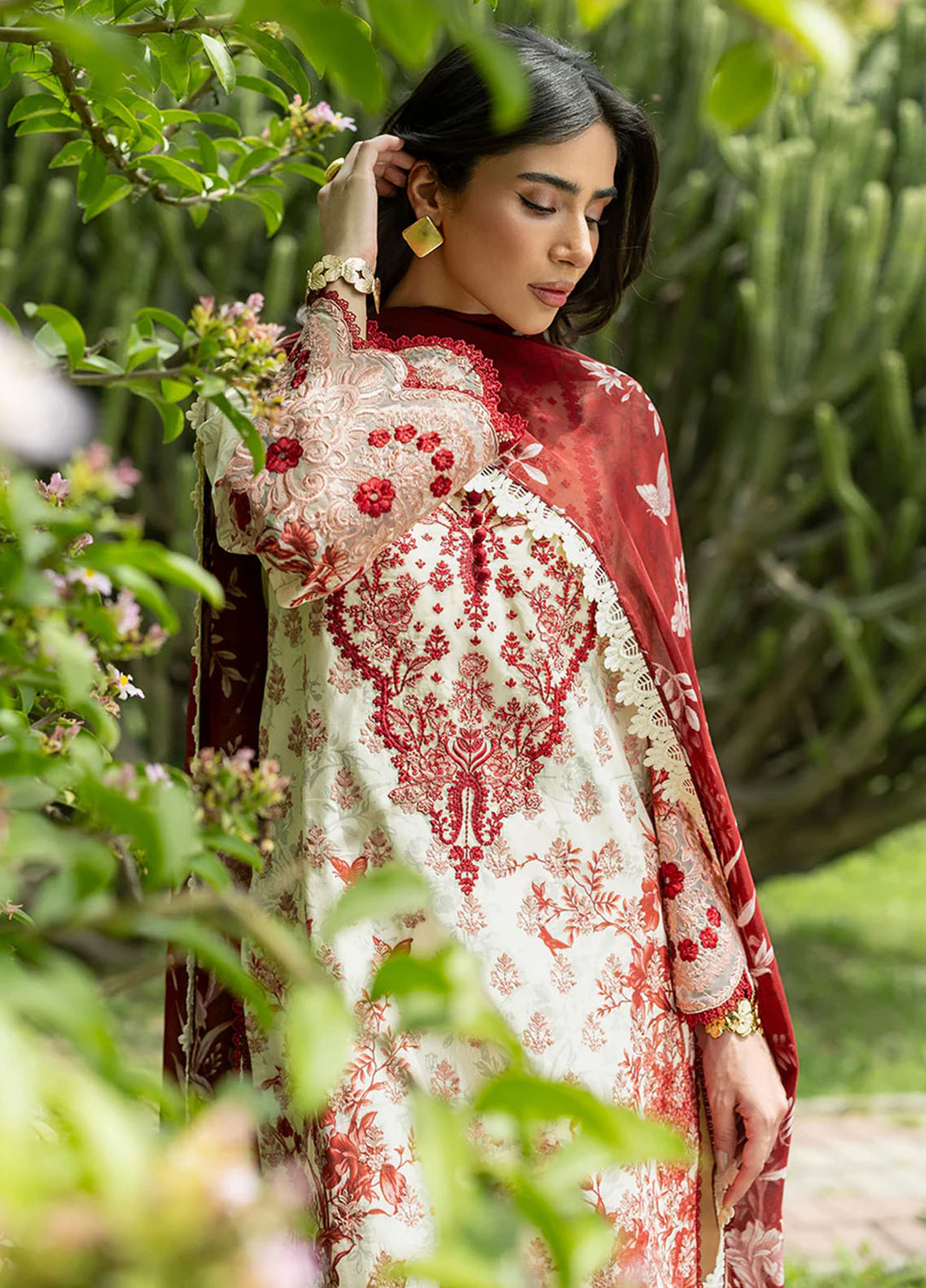 Zainab Chottani Unstitched Embroidered Lawn 3 Piece Suit ZC26ULE Laine 16 – Eid Collection