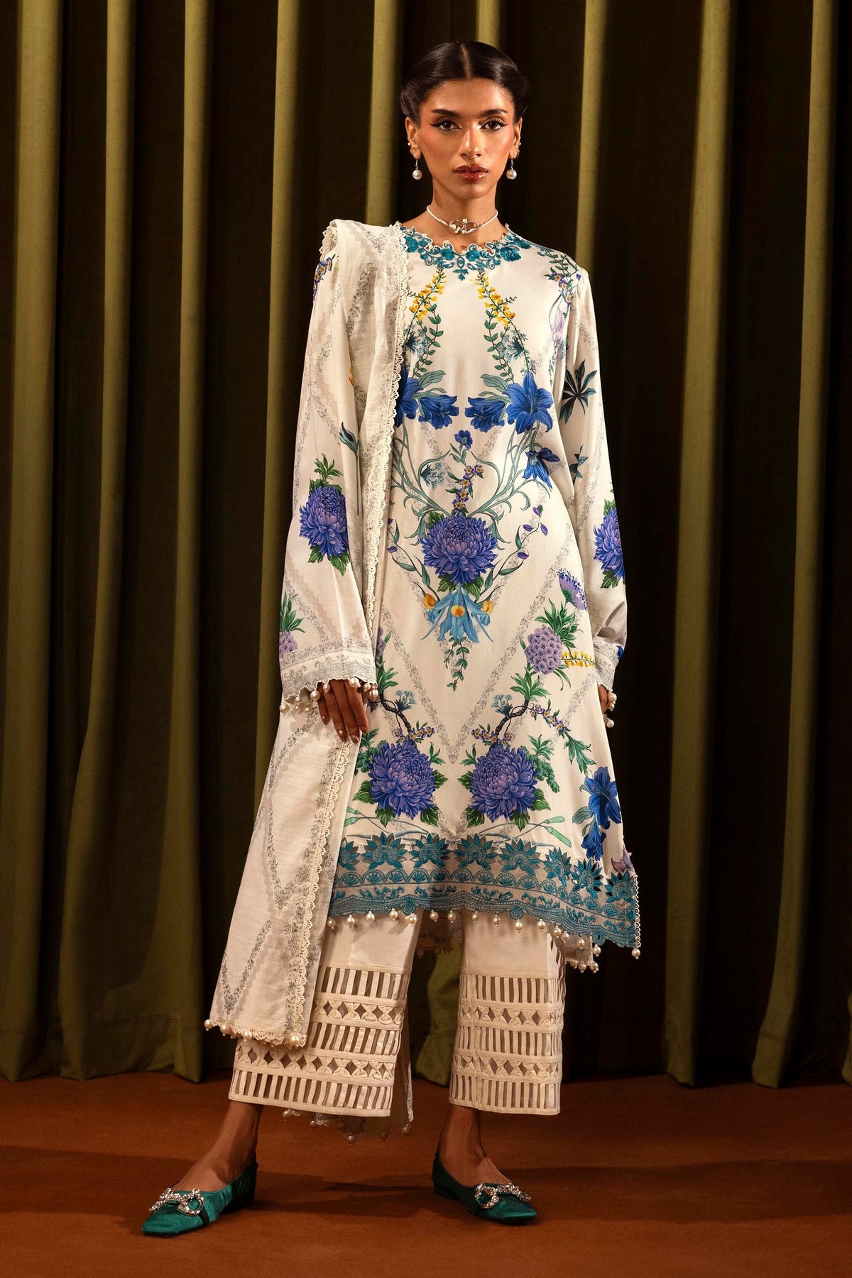 Sana Safinaz Embroidered Linen Suits Unstitched 3 Piece M243-017A-3CQ – Luxury Winter Collection